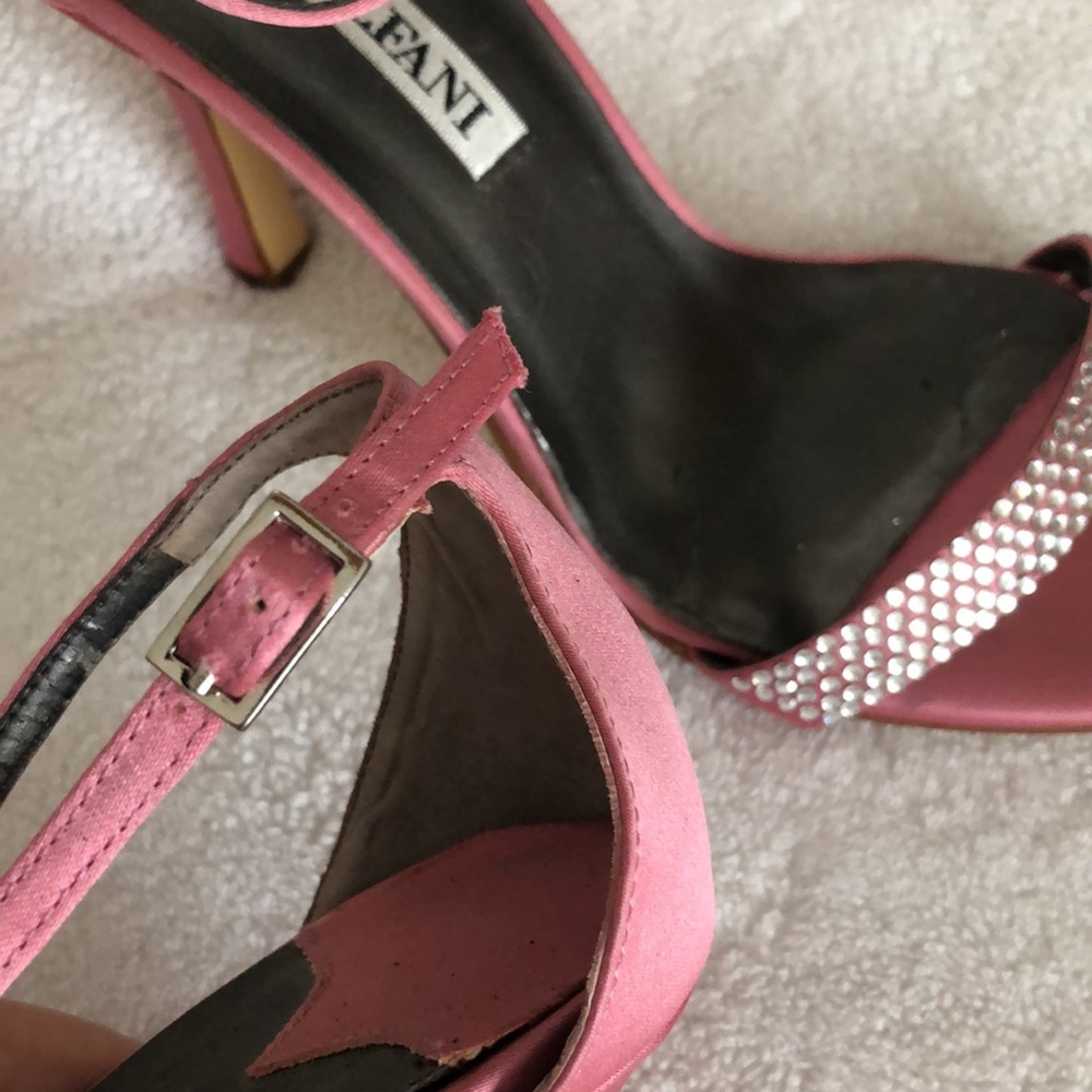 🆕ALFANI 💖🩶Pink Satin & Rhinestone Sandal! Size 7! Vintage! New! Never worn! - Picture 14 of 16